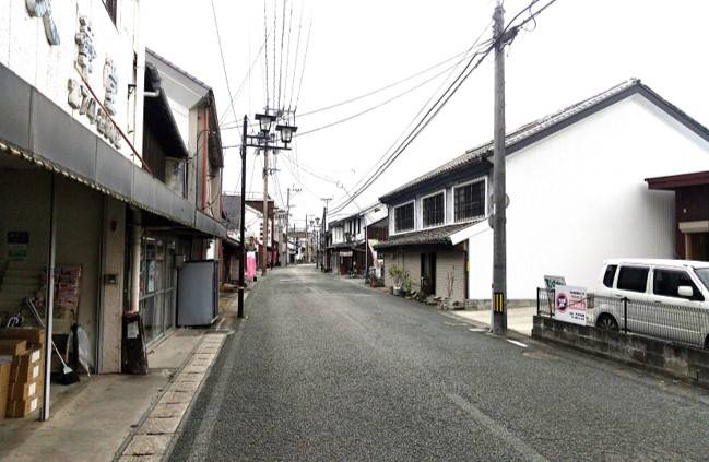 江戸時代から残る蔵造りの町家。歴史がそっと語りかける風景。